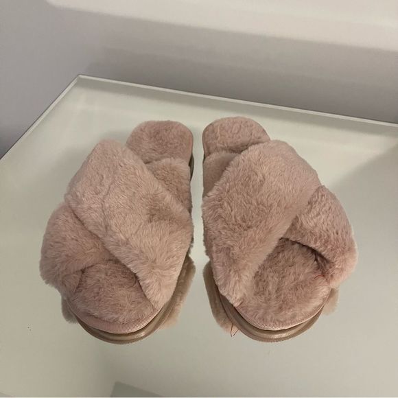 Super soft slippers - Picture 1 of 2